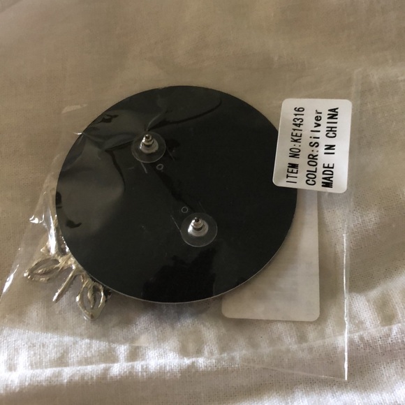 ModCloth NWT Butterfly Earrings - Picture 3 of 3